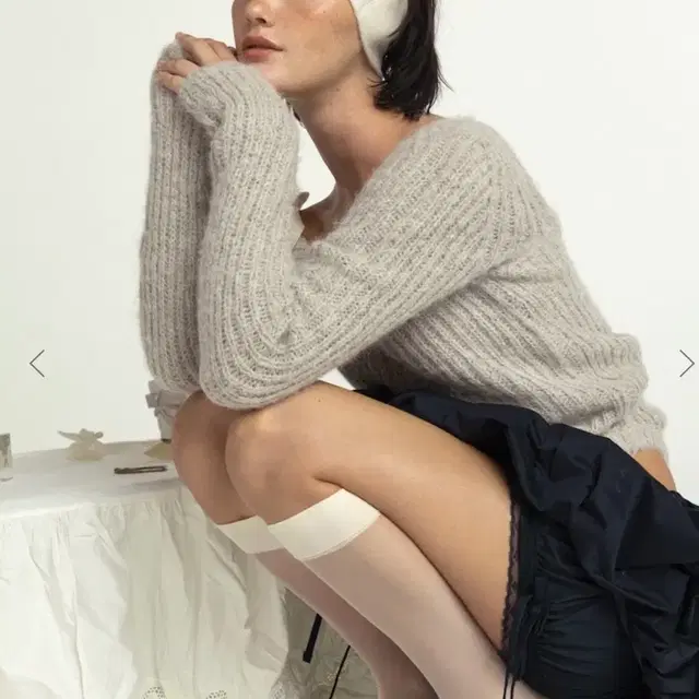 글로니 ISA ASYMMETRICAL KNIT TOP (FOG)