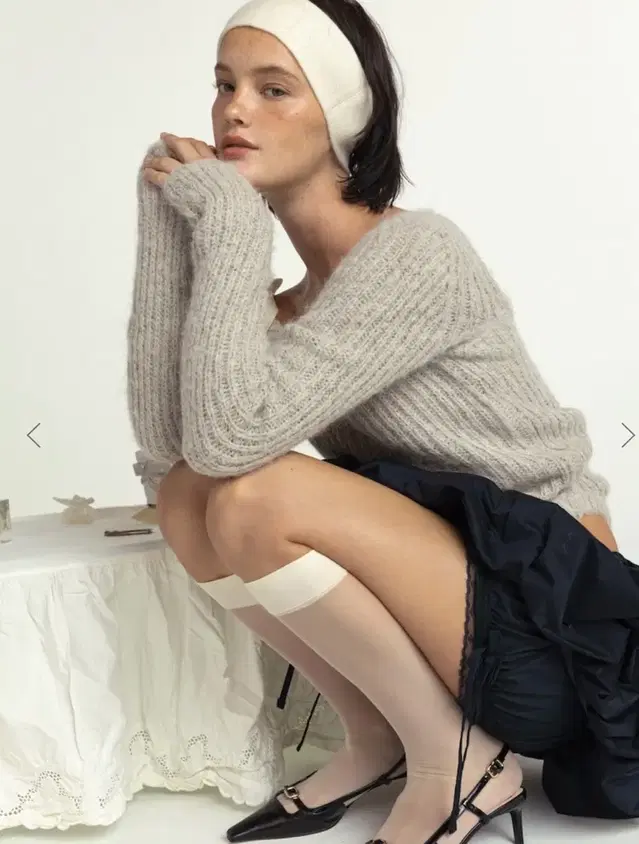 글로니 ISA ASYMMETRICAL KNIT TOP (FOG)