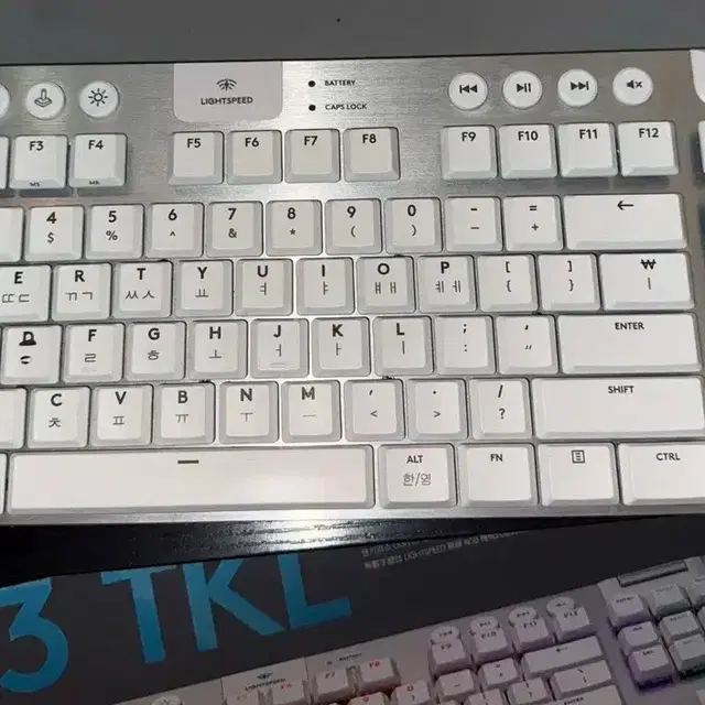 로지텍 g913 tkl 화이트 팝니다