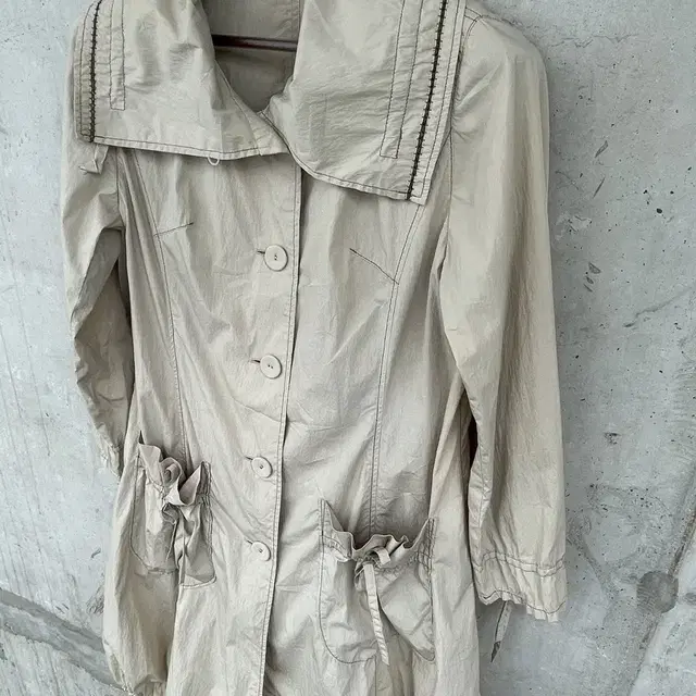 Detail trench coat