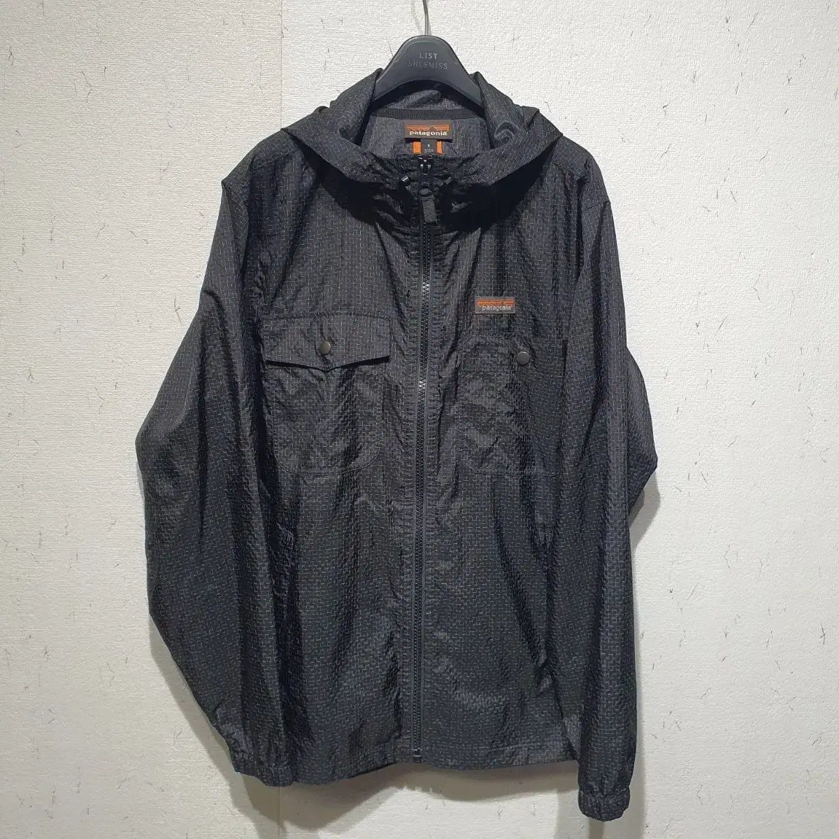 Panagonia Windbreaker