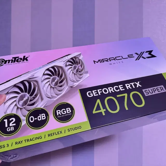 RTX 4070 SUPER 이엠텍 미라클 3팬 미개봉 화이트 그래픽카드