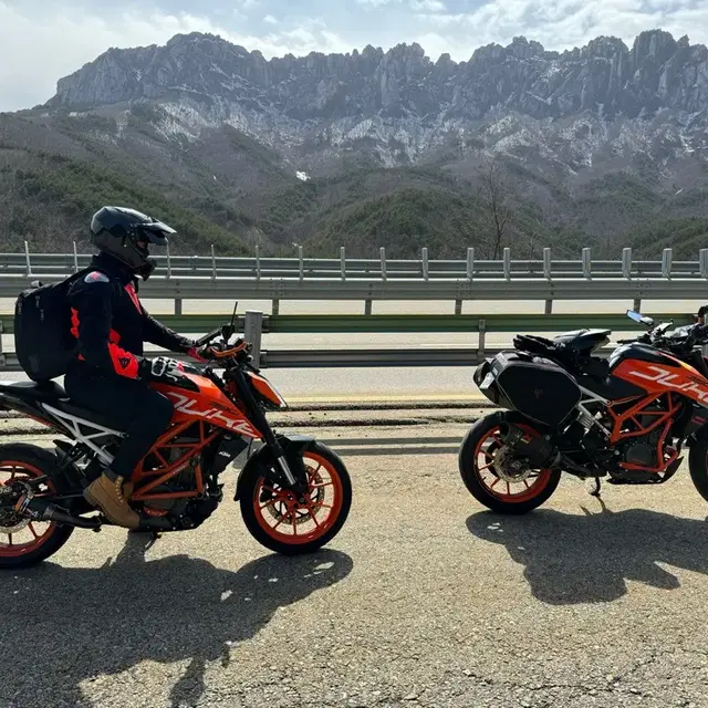 KTM 듀크390 19년식 17,000 390만원 바접