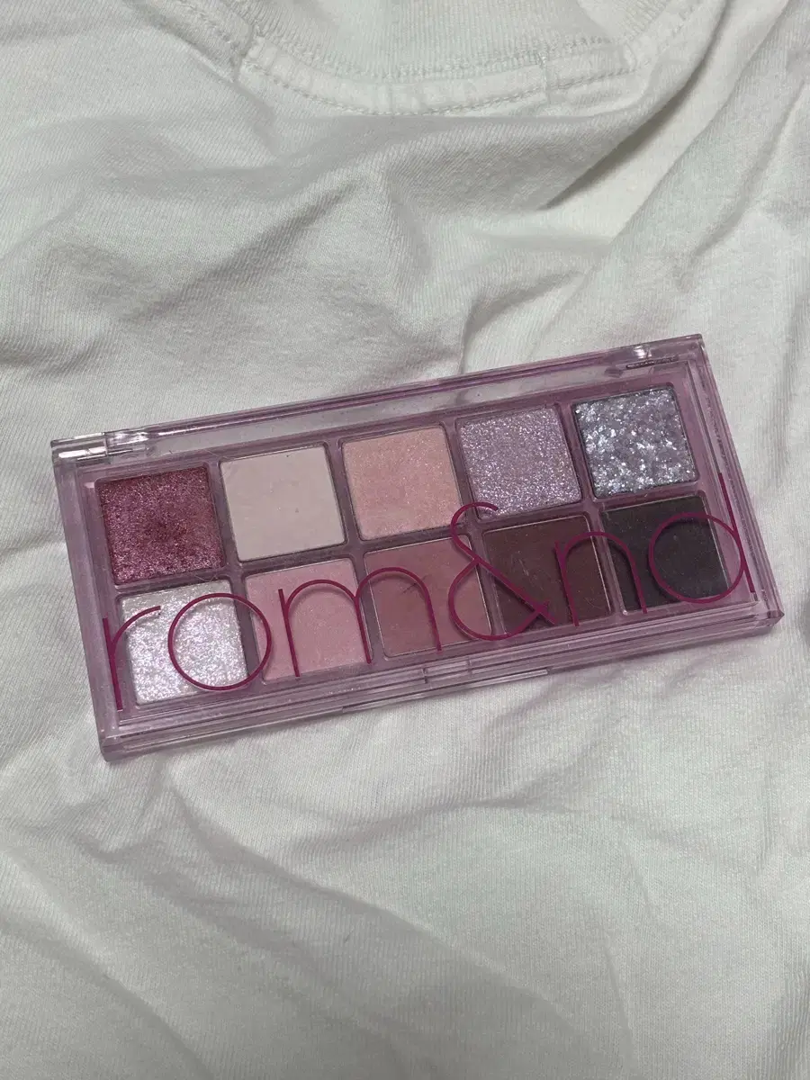 Until October 16th) Rom & Fushia Garden Palette