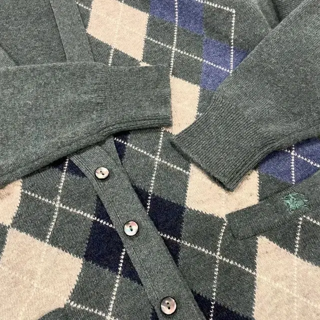 L) *Made in Scotland/ Burberry 버버리 울 가디건