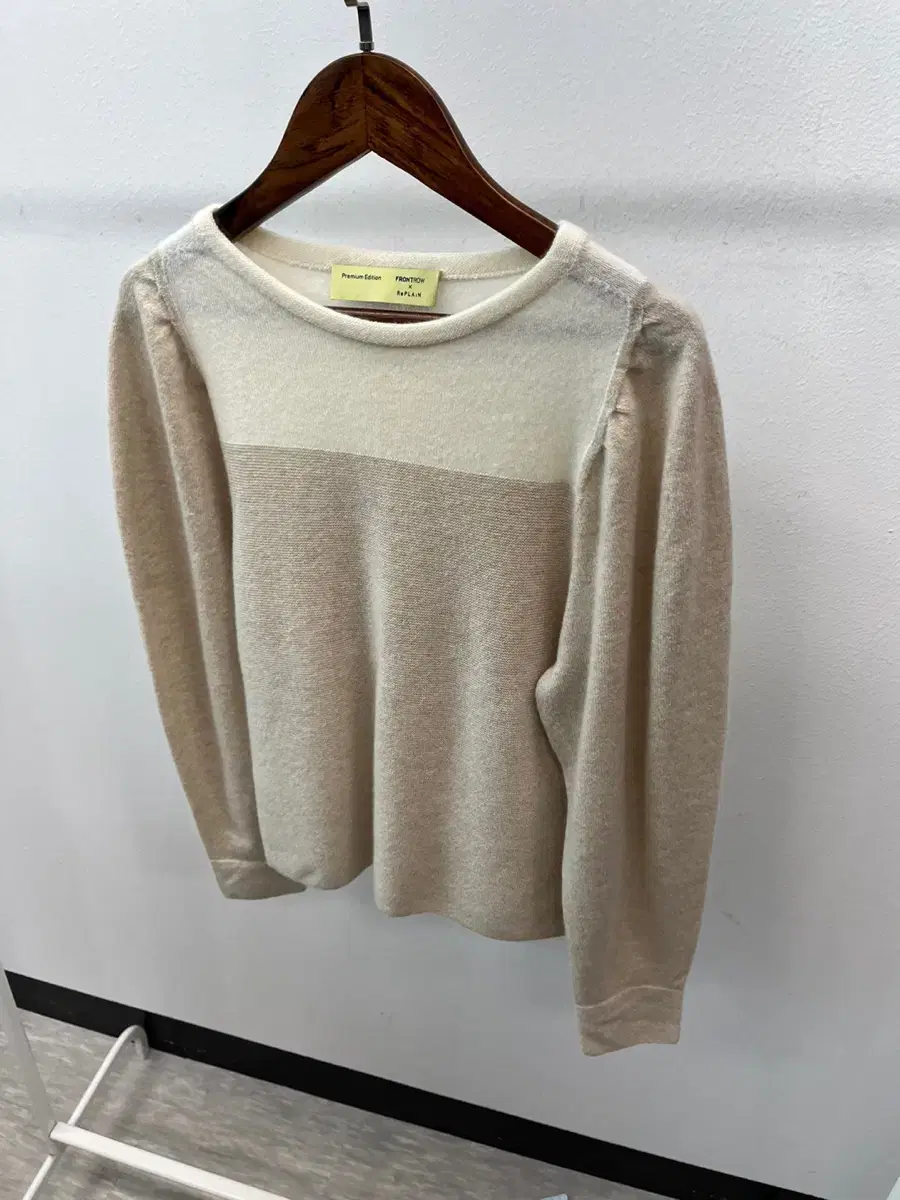 Women) Front Row Cashmere100% knit