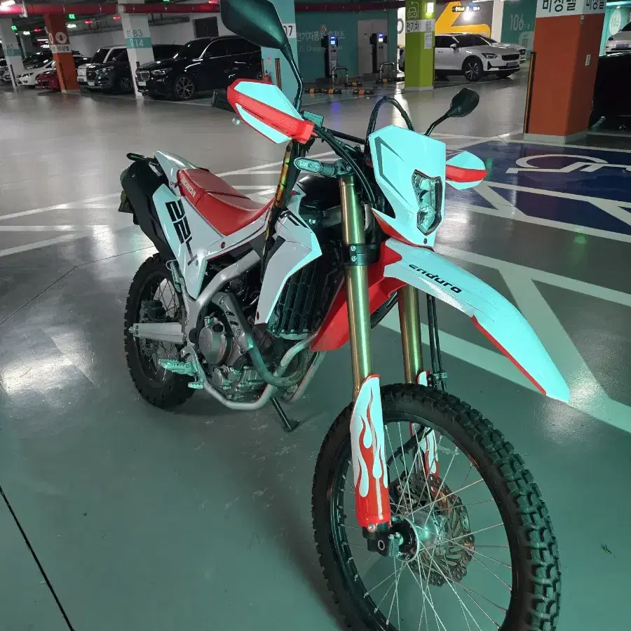 crf300l 데칼 풀커스텀 바이크 판매합니다.