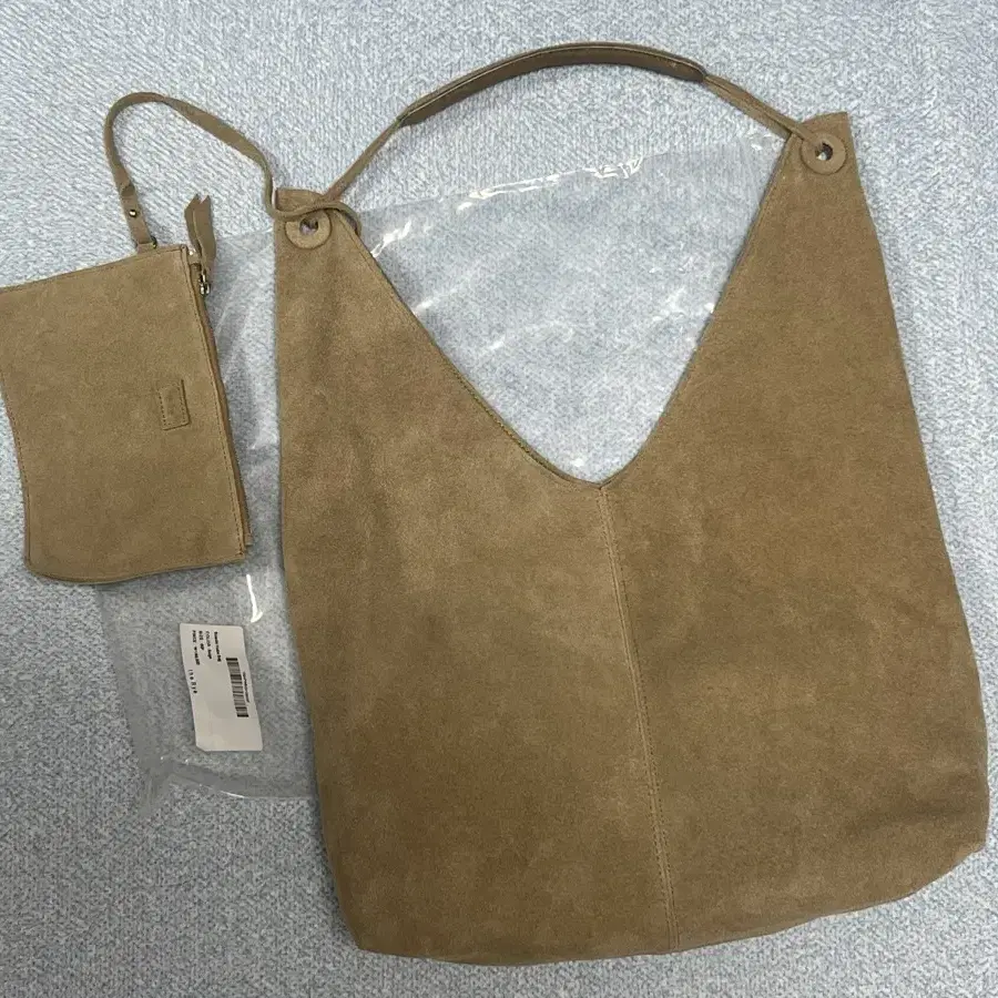 the rye Suede Hobo Bag 더라이 스웨이드 호보백 베이지