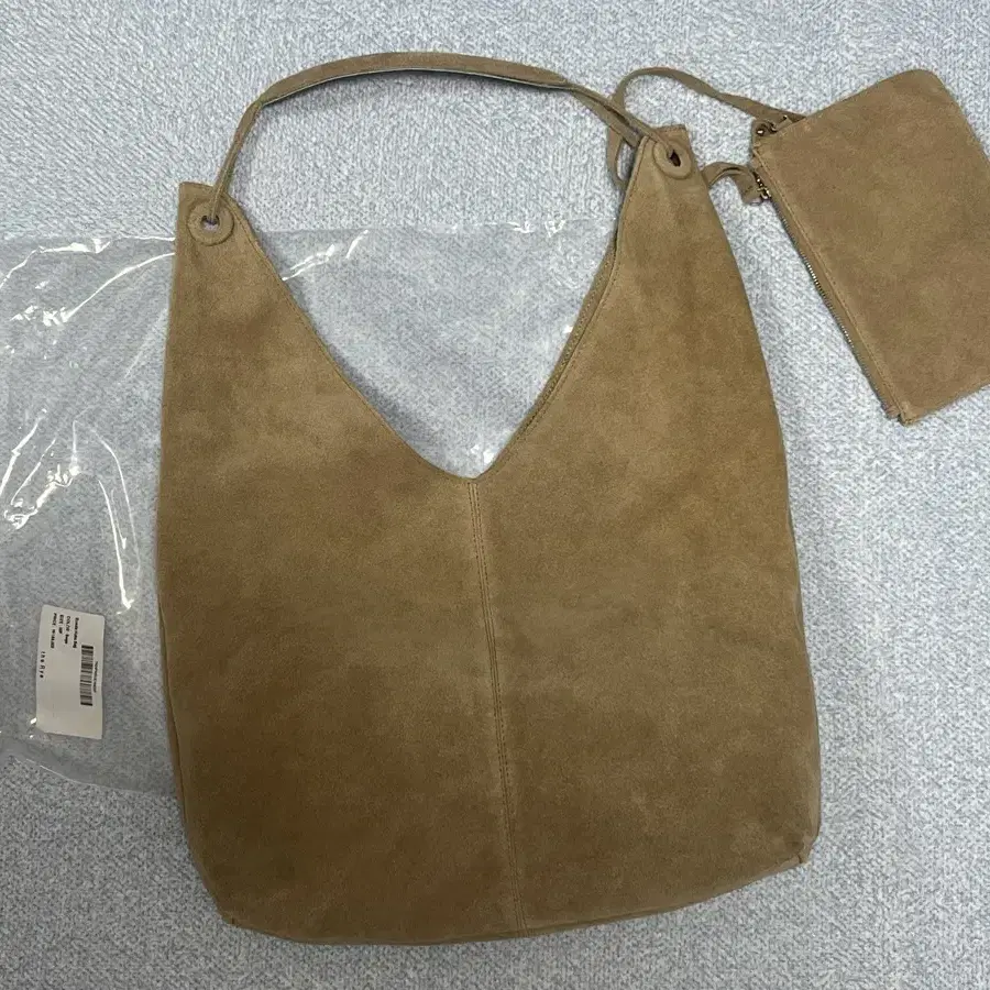 the rye Suede Hobo Bag 더라이 스웨이드 호보백 베이지