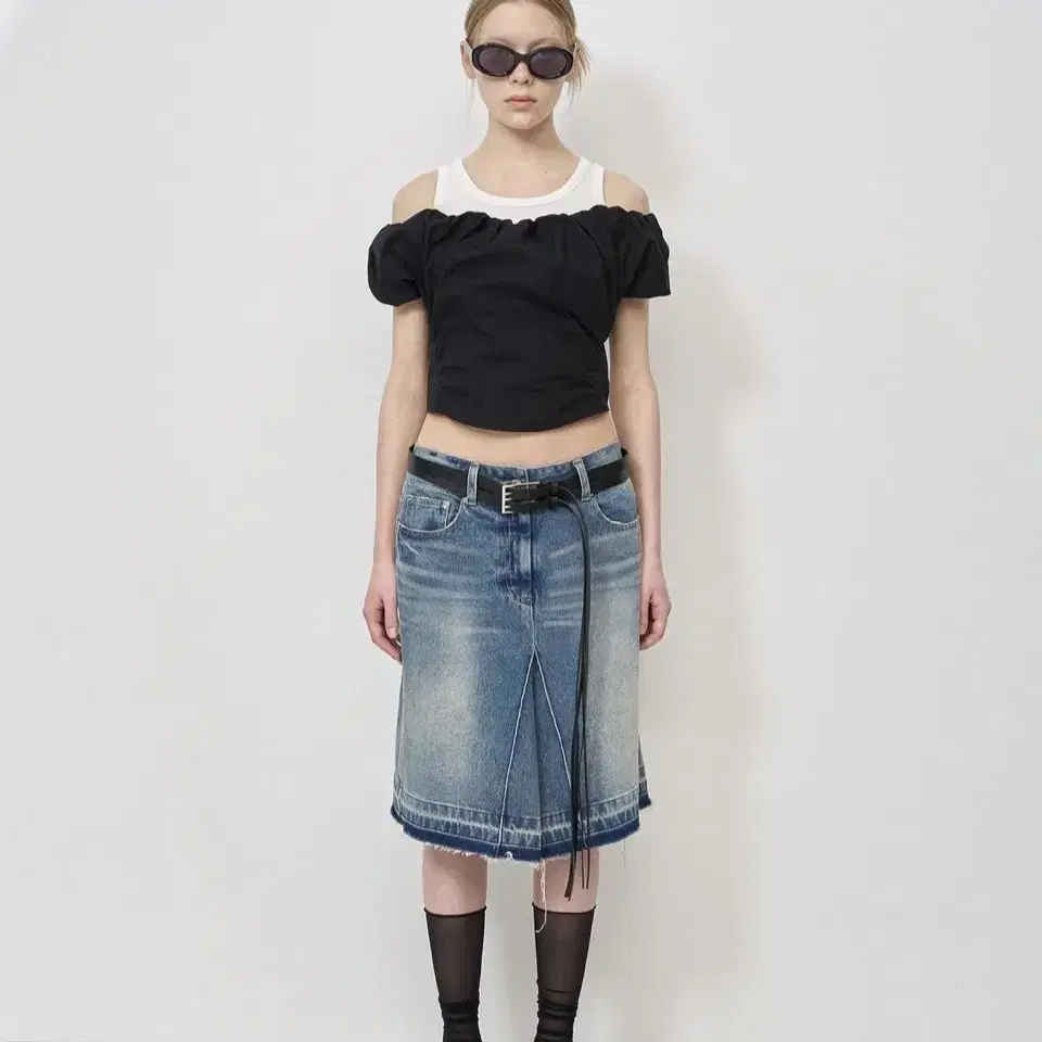 엘씨디씨 티엠 RAW CUT EDGE DENIM SKIRT (BLUE)