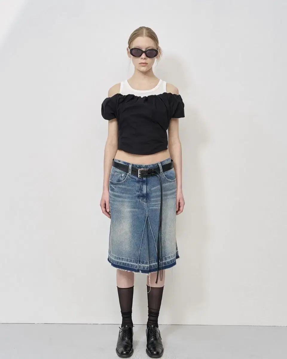 엘씨디씨 티엠 RAW CUT EDGE DENIM SKIRT (BLUE)