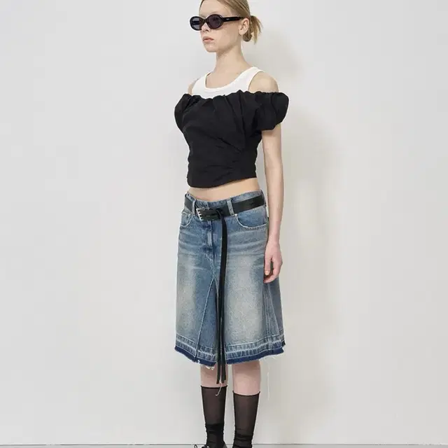 엘씨디씨 티엠 RAW CUT EDGE DENIM SKIRT (BLUE)