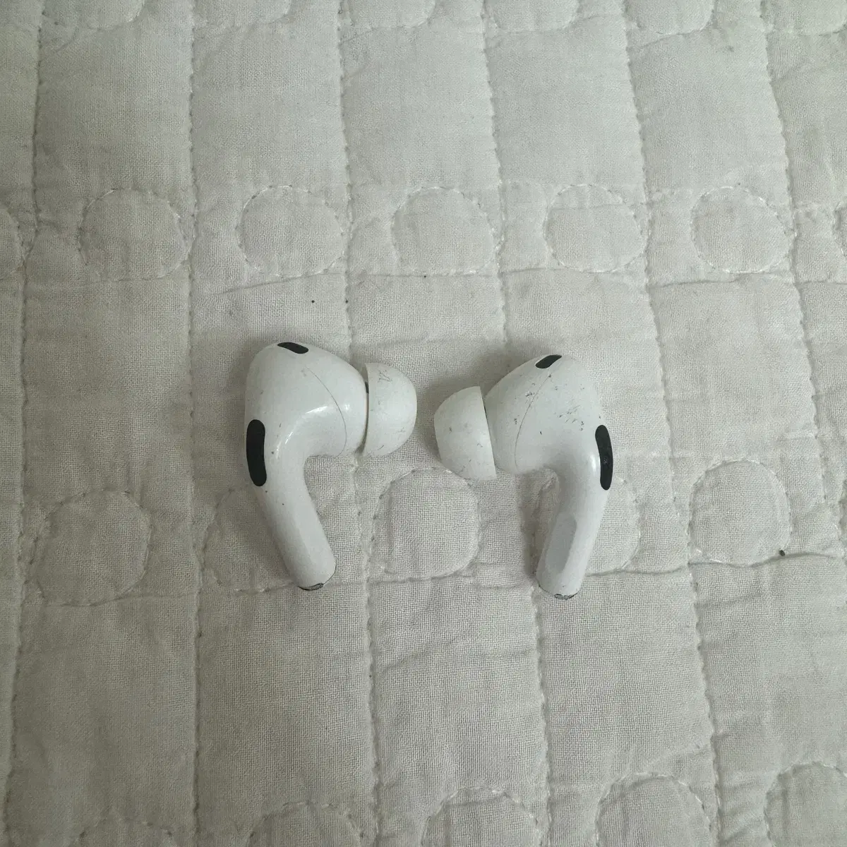 AirPods Pro 2 Left and right units