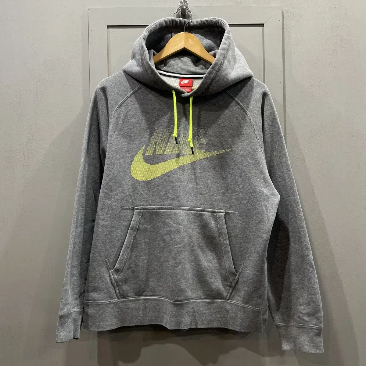 (L) Nike Fluorescent Dot Logo Brushed Hoodie