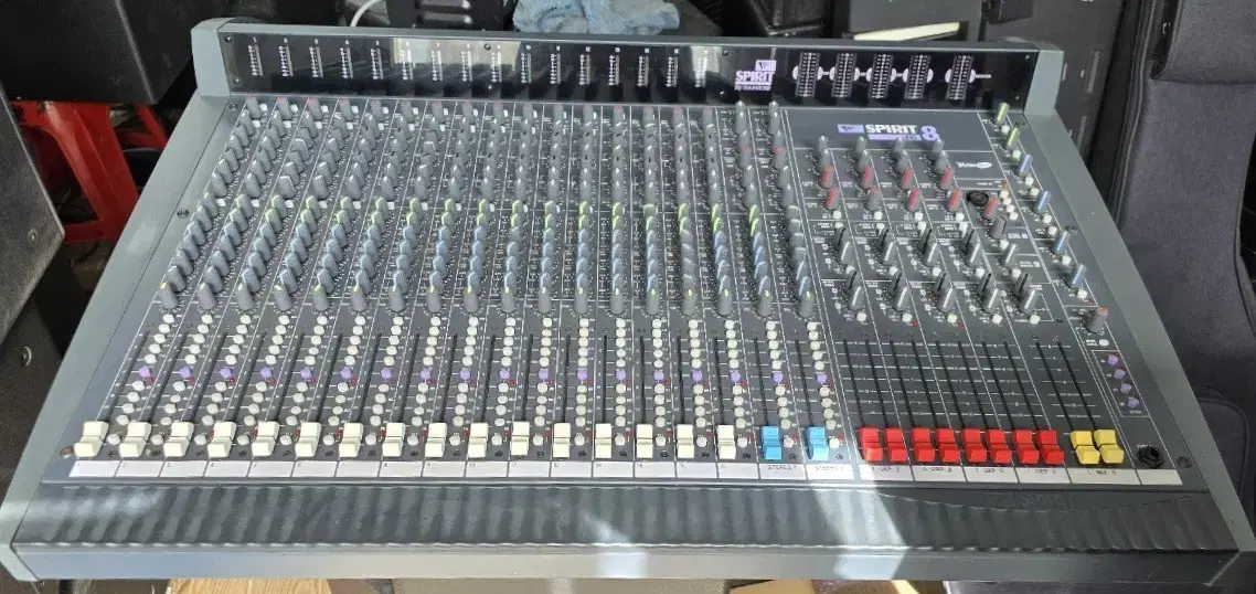 soundcraft SPIRIT8 16CH