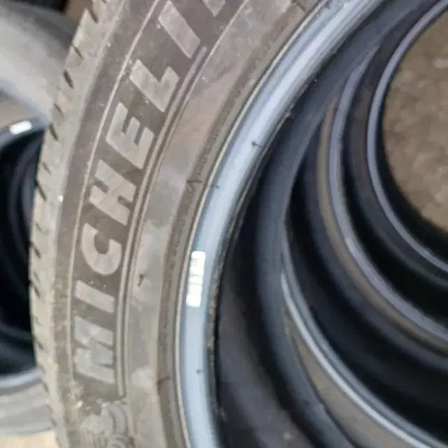 미쉐린 투어 as 245/50R20 중고타이어 4본 팝니다 A급