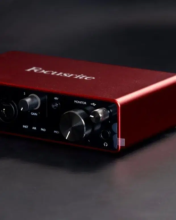 Focusrite Scarlett 4i4 3세대