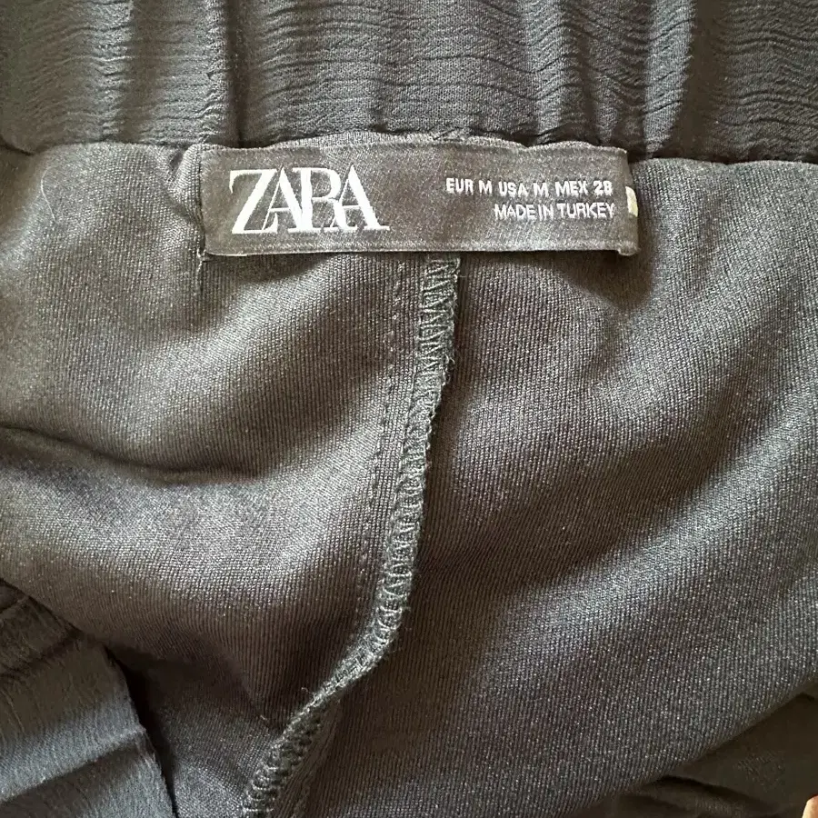 ZARA 도트무늬 티어드스커트