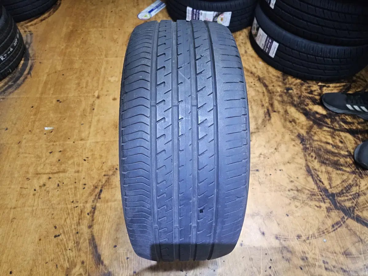 255/45R18  중고타이어 1본 판매