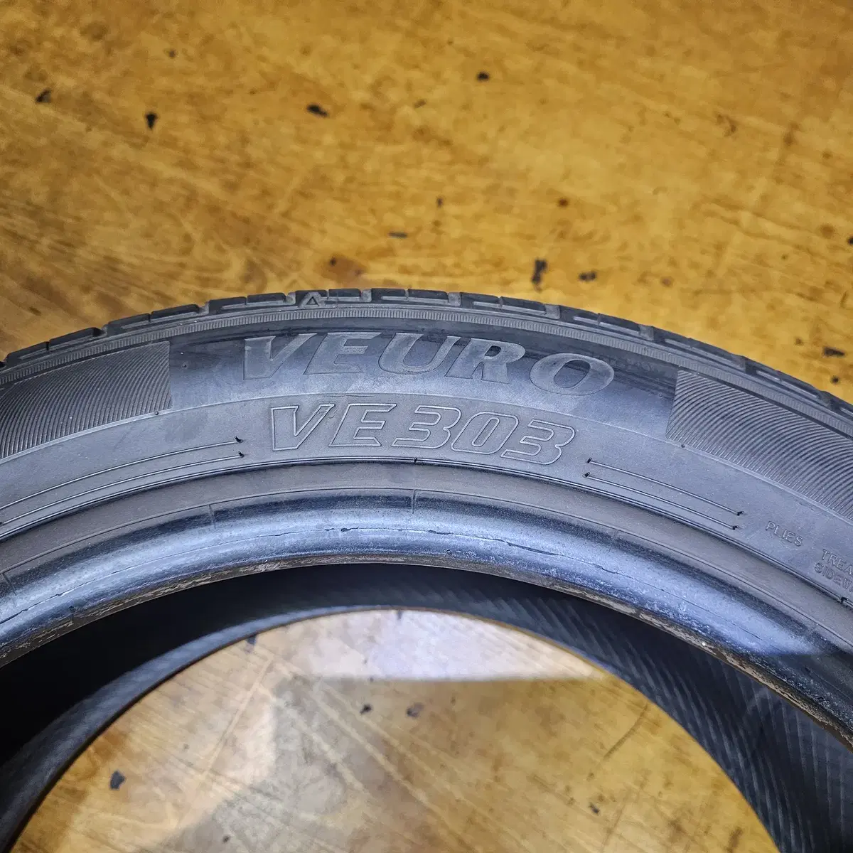 255/45R18  중고타이어 1본 판매