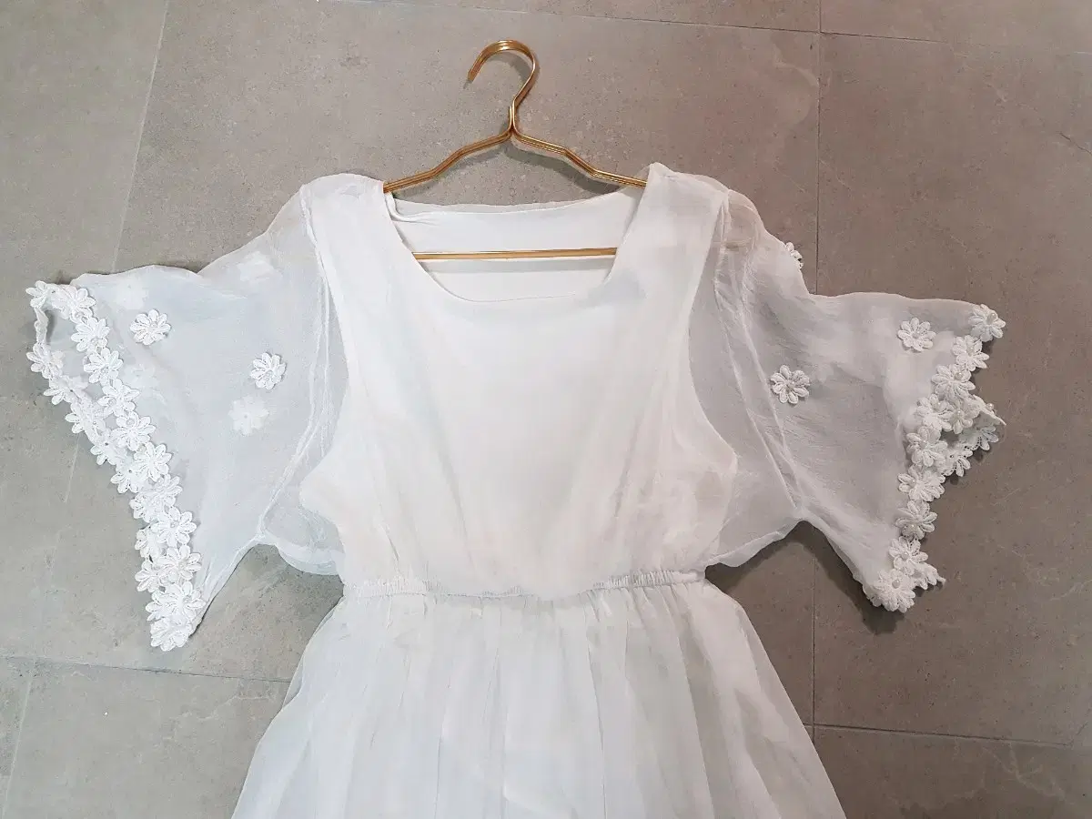 Silk White ONEPIECE vintagemorganicluckychouettesstyle