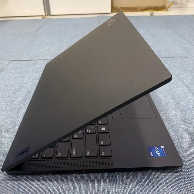 레노버 노트북 (ThinkPad X1 Carbon Gen11) 판매합니다