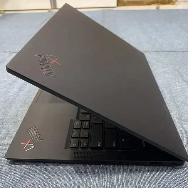 레노버 노트북 (ThinkPad X1 Carbon Gen11) 판매합니다