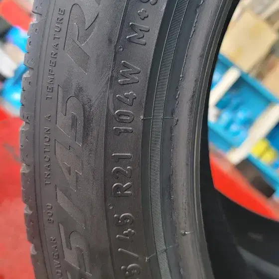 (중고) 피렐리 타이어 265 / 45 R21 2본 판매합니다.