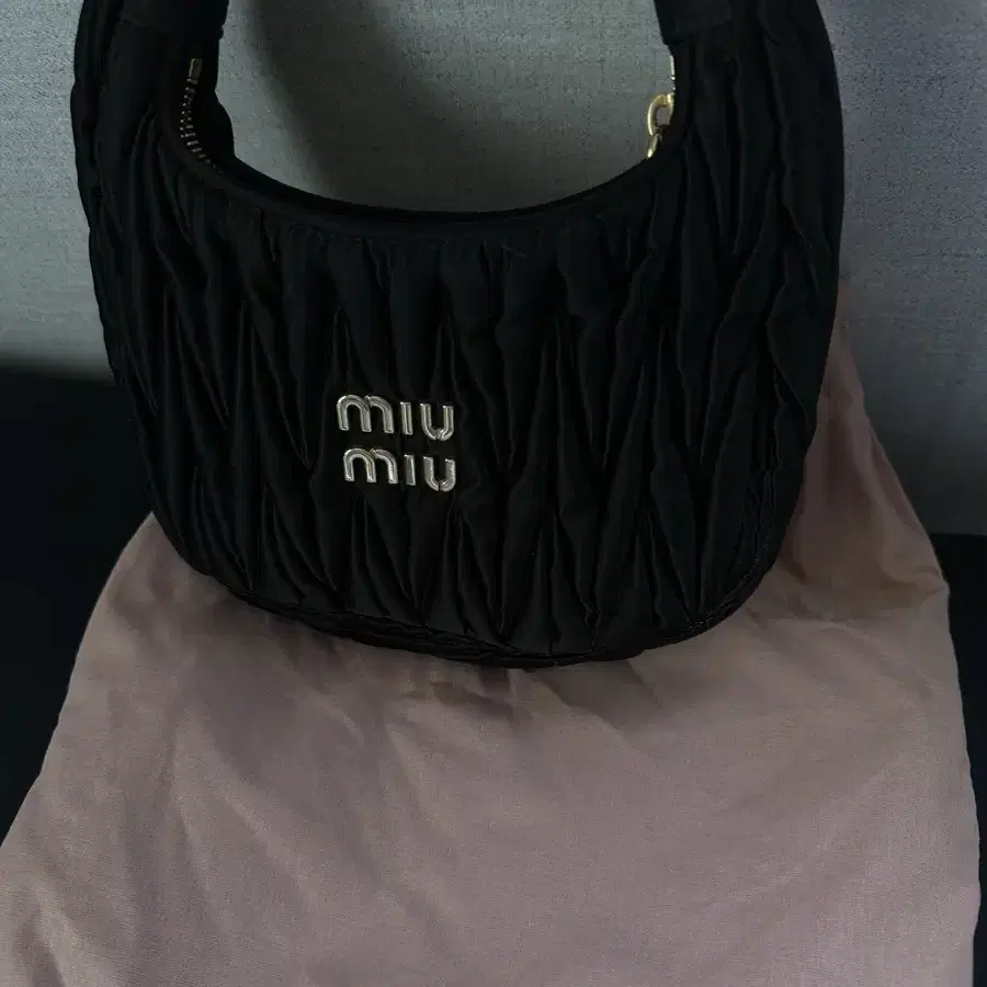 장원영 miumiu 완더백 호보백