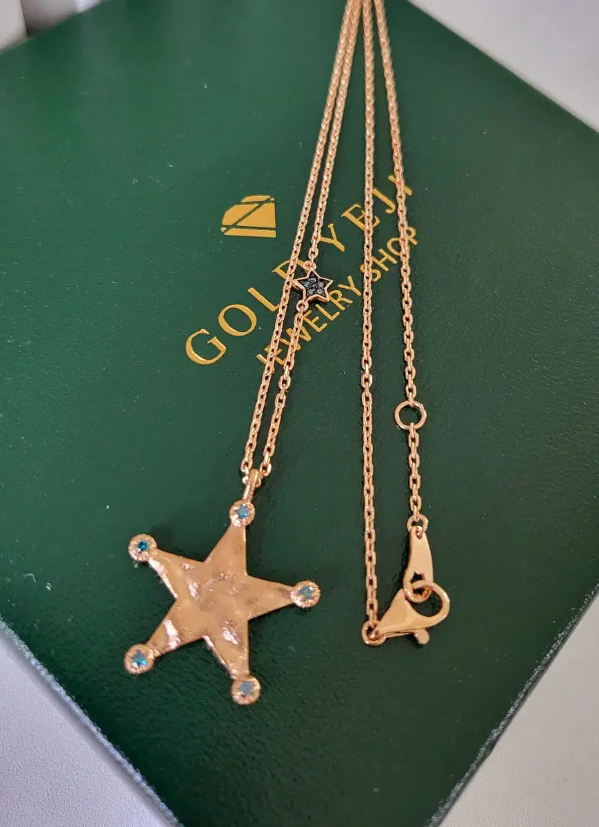 14k blue chongdaia star necklace