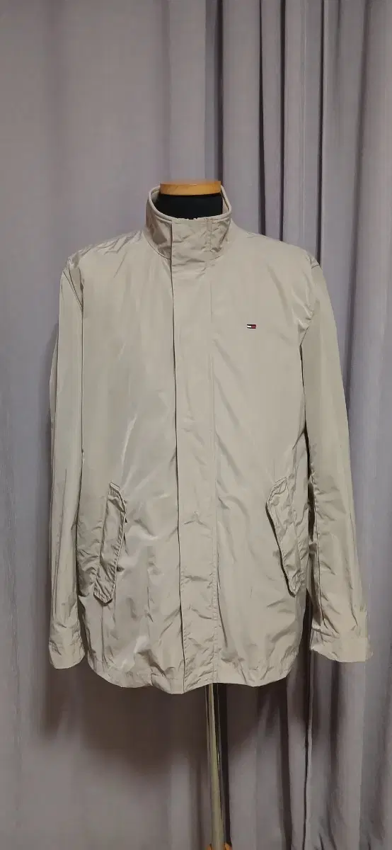 Tommy jin windbreaker size M Loose fit Condition Good