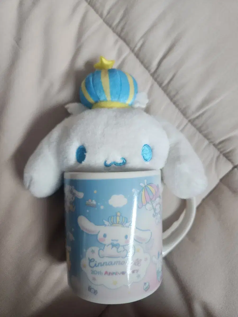 Cinnamon Roll 20th Anniversary Doll + Mug Set