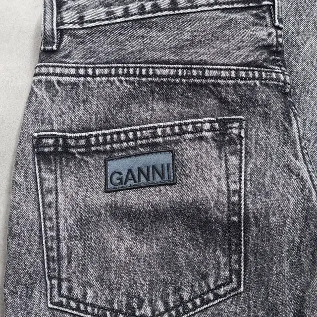 가니(GANNI) BLACK ANGI DENIM 25