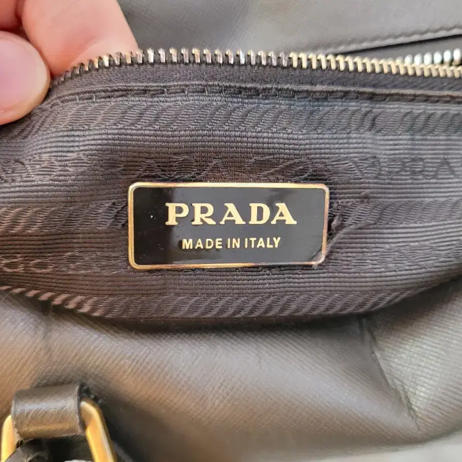 프라다 PRADA 스퀘어 숄더백