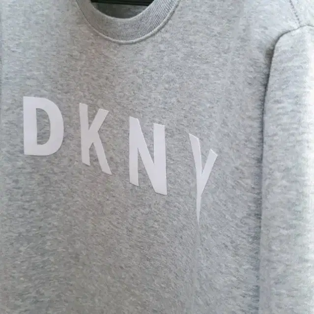 DKNY 정품 속기모 남녀공용 맨투맨 판매 합니다.