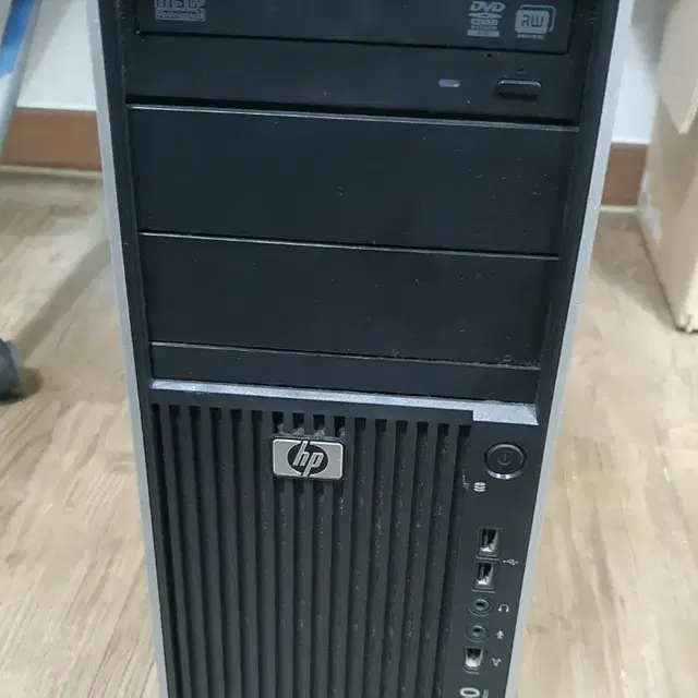 HP Z400 워크스테이션 팝니다.