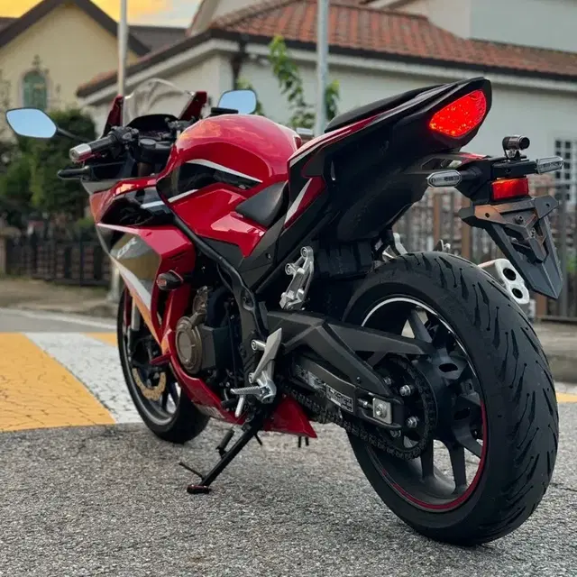 23년식 신차급 cbr500r 블박2채널 판매합니다.