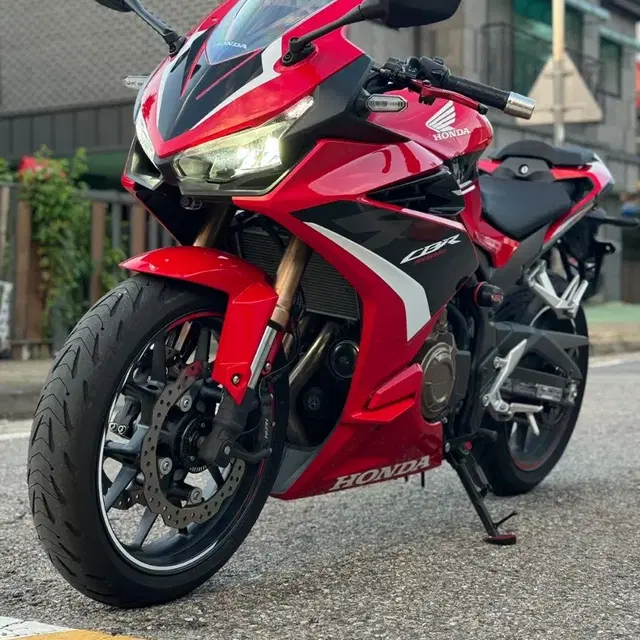 23년식 신차급 cbr500r 블박2채널 판매합니다.