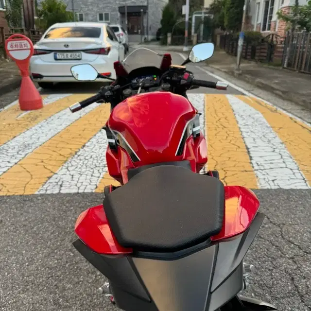 23년식 신차급 cbr500r 블박2채널 판매합니다.