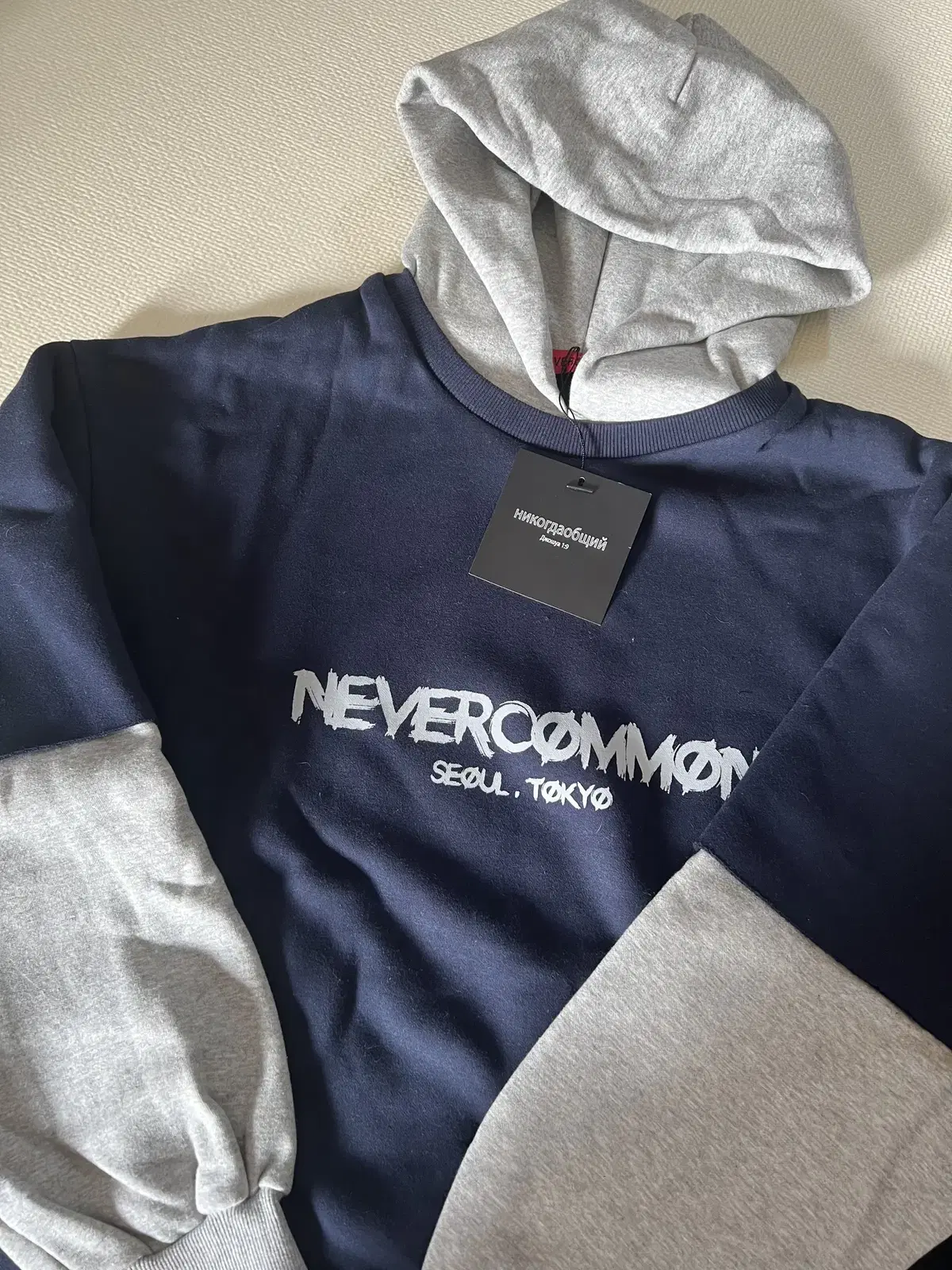 네버커먼 NEVERCOMMON 투톤 후드티 프리사이즈