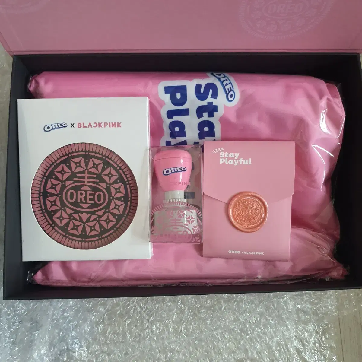 Black Pink Oreo photocard merchandise package