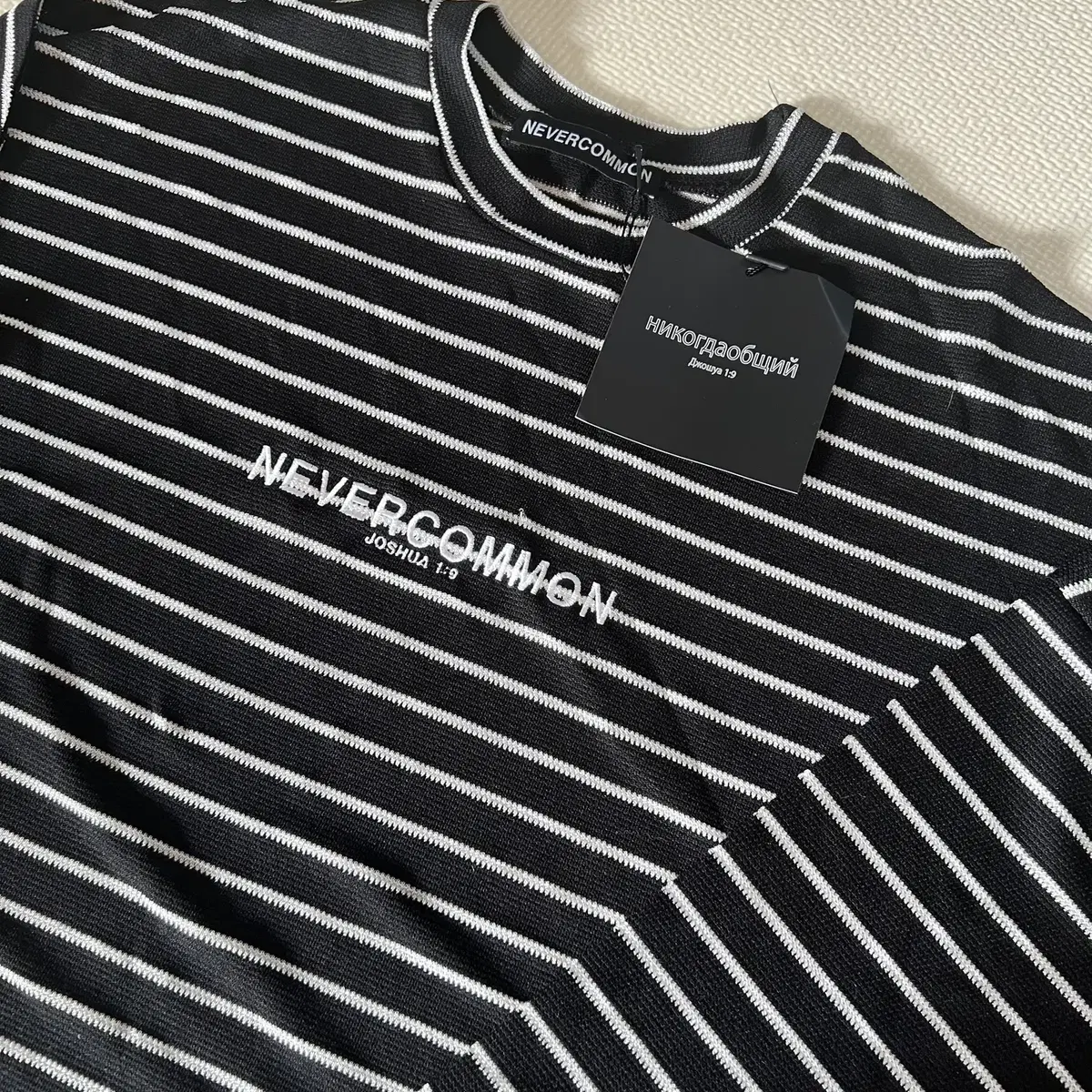 네버커먼 스트라이프 크롭 니트 stripe crop knit