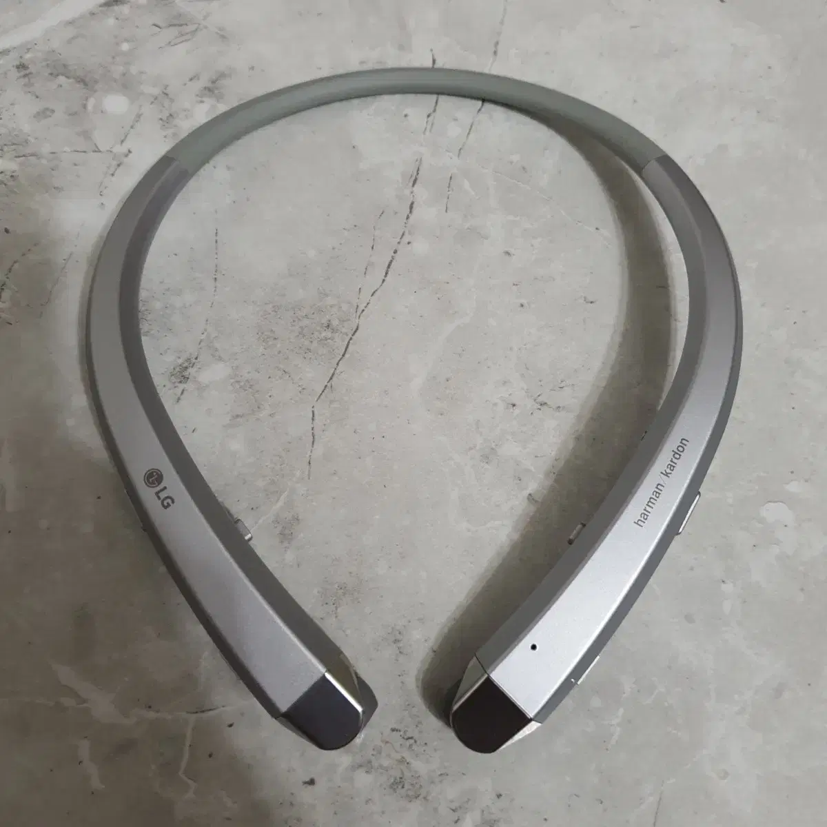 LG Elgie HBS-910 Bluetooth Knuckleband Earphones