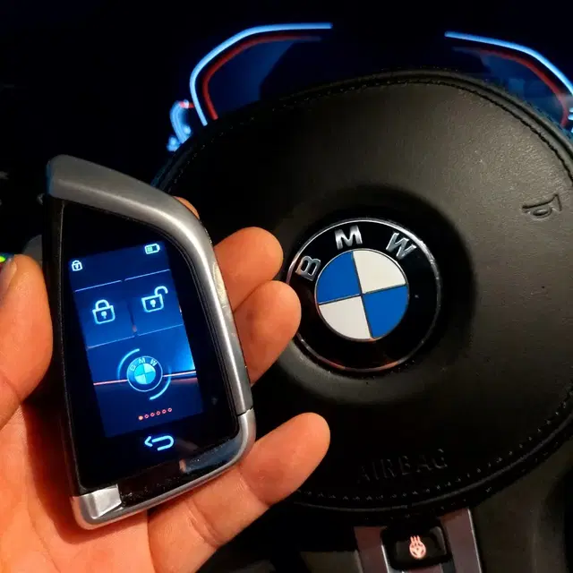 BMW 스페어키로 최신형 G바디 칼날 LCD 액정 디지털키 이식 개조