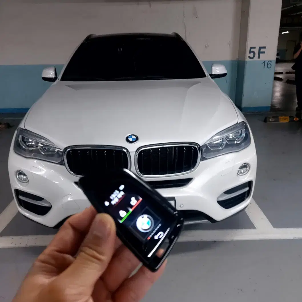 BMW 스페어키로 최신형 G바디 칼날 LCD 액정 디지털키 이식 개조