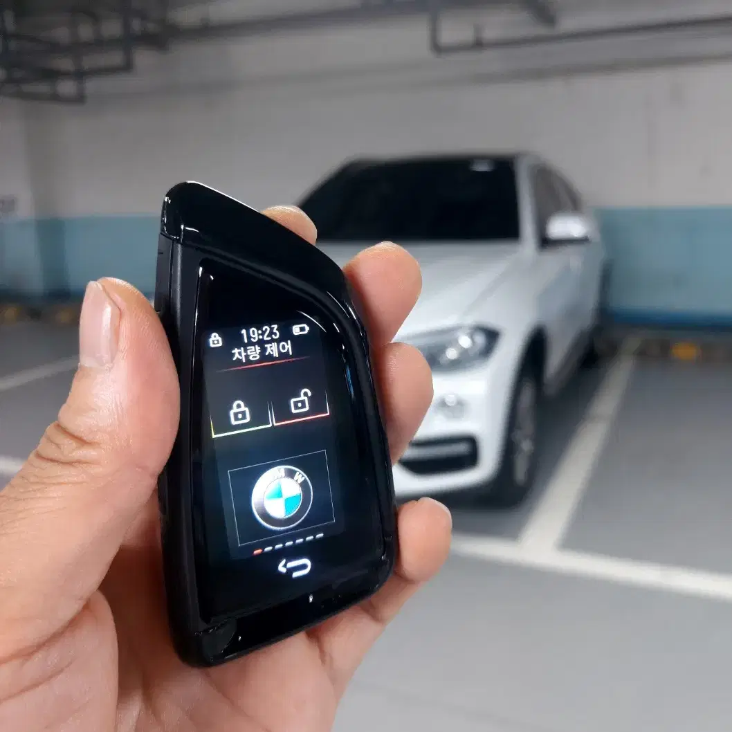 BMW 스페어키로 최신형 G바디 칼날 LCD 액정 디지털키 이식 개조