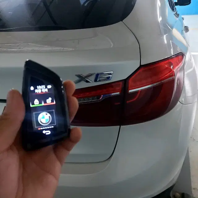 BMW 스페어키로 최신형 G바디 칼날 LCD 액정 디지털키 이식 개조