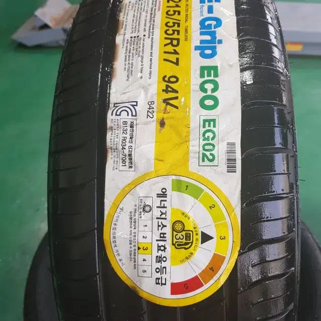 굳이어 215/55r17