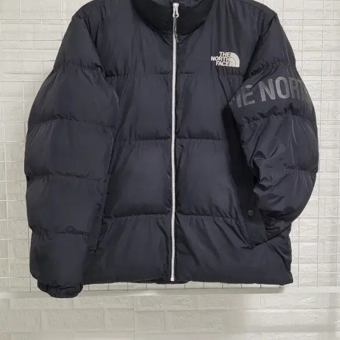 [L]THENORTHFACE화이트라벨 블랙 완장로고디테일 눕시숏패딩100