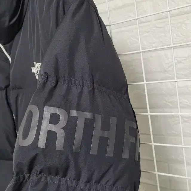 [105]THENORTHFACE 화이트라벨 완장로고디테일 눕시숏패딩105